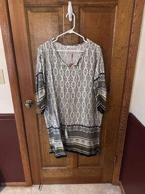 NWT Bohemian Printed V-Neck Cover Up - Black & Cream